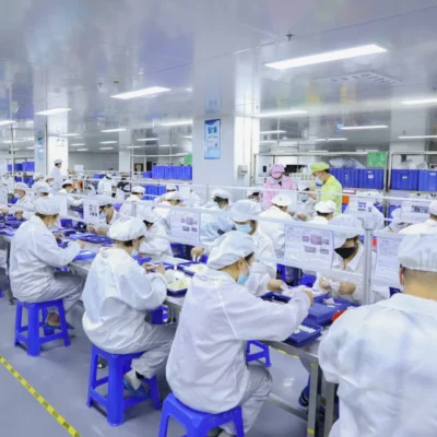 Dust-free cleanroom manufacturing facility in China producing high-quality vape devices. Strict quality control by GG-Vape.